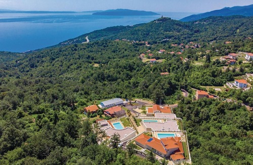 Veprinac House | Ideal 4-Bedroom Stay in Veprinac with Private Pool & Spa