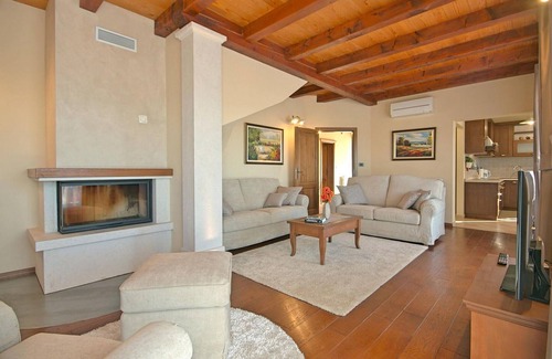 Visnjan House | Premier 3-Bedroom Accommodation with Pool in Visnjan