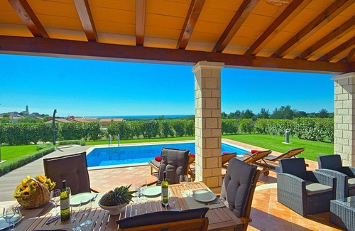 Visnjan House | Premier 3-Bedroom Accommodation with Pool in Visnjan