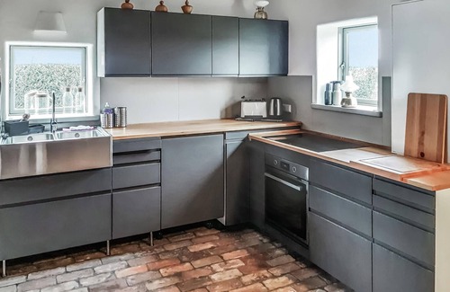 Warthe House | Relaxing Oceanfront Cottage with Sauna & Pet-Friendly Options