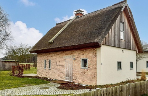 Warthe House | Relaxing Oceanfront Cottage with Sauna & Pet-Friendly Options