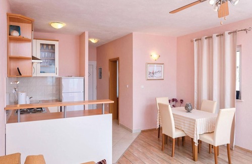 Pokrivenik House | Seaside Cottage Retreat in Beautiful Hvar Bay
