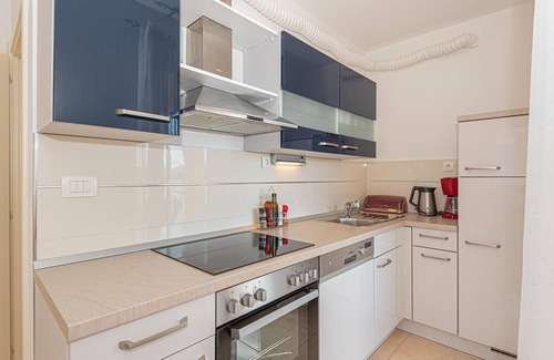 Dvornica House | Family-Friendly 4 Bedroom Oasis by the Ocean in Zatoglav