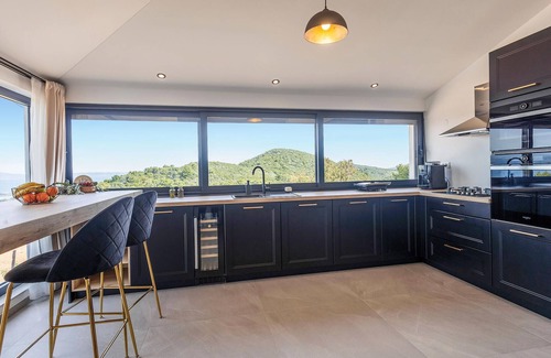 Zman House | Stunning home in Zman