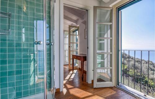Zoagli House | Inviting Home in Zoagli with Kitchenette and Hot Tub