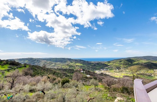 Laureana Cilento House | Experience Breathtaking Sea Views from Your Ideal Getaway
