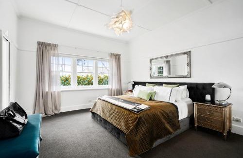 Williamstown Apartment | Idyllic Retreat - Steps from the Beach, 4-Star Rating