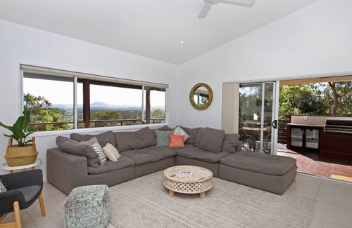Coolum Beach House | Scenic Retreat with Breathtaking Ocean Views - Rated 9.8