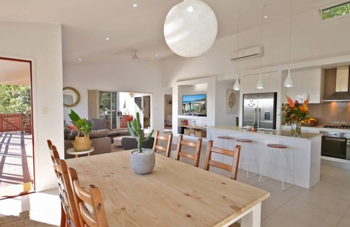 Coolum Beach House | Scenic Retreat with Breathtaking Ocean Views - Rated 9.8