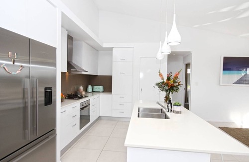 Coolum Beach House | Scenic Retreat with Breathtaking Ocean Views - Rated 9.8