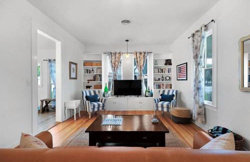 Fredericksburg House | Ideal Getaway with Hot Tub & Grill Near Main St!