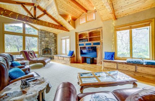 California Wine Country Villa | Ideal Hopland Getaway with Pool & Hot Tub - 10/10 Rated