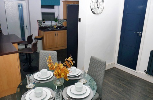 Stonnall House | Cozy Retreat in Birmingham - Near New Street Train Station