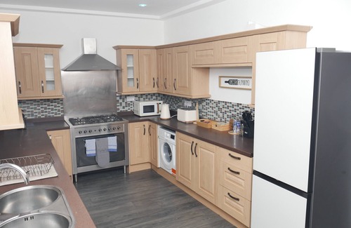 Stonnall House | Cozy Retreat in Birmingham - Near New Street Train Station