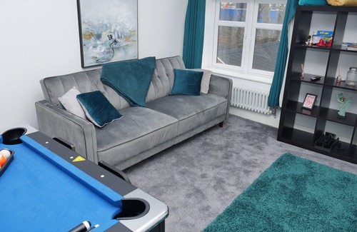 Stonnall House | Cozy Retreat in Birmingham - Near New Street Train Station