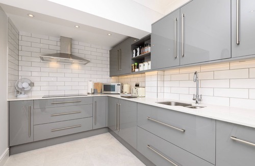 West Looe House | Elegant House with Ocean View for 14 Near Looe Bay