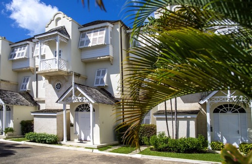 Old Trees Bay Villa | Beachfront Oasis with Private Pool & Spa Amenities