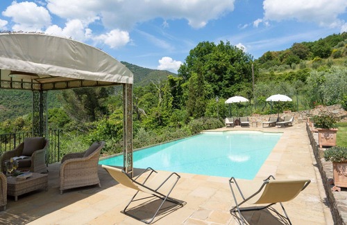 Castiglion Fiorentino House | Inviting Private Villa for 6 with Pool and Pet Friendly Amenities