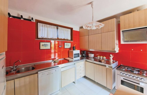 San Feliciano House | Comfortable 3-Bedroom Getaway in San Feliciano Sul T.PG