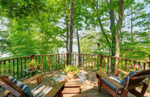 Athens House | Serene Getaway with Lake Views and Family-Friendly Amenities