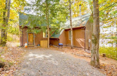 Athens House | Serene Getaway with Lake Views and Family-Friendly Amenities