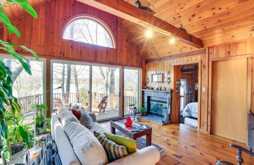 Athens House | Serene Getaway with Lake Views and Family-Friendly Amenities