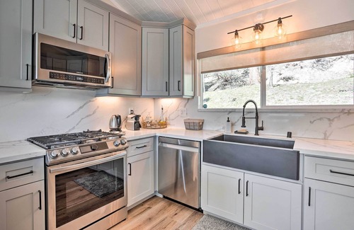 Lake Arrowhead Cottage | Idyllic Lake Arrowhead Cabin with Breathtaking Views