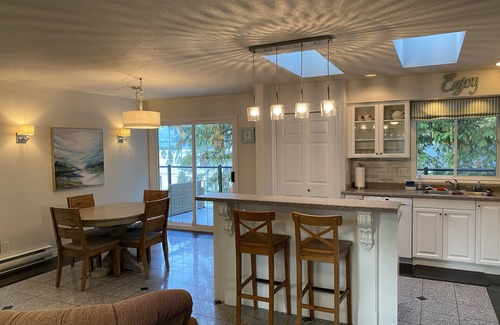 Christina Lake House | Lake Front House with Private Beach & Exceptional 9.8 Rating