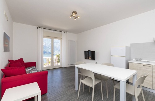 Campagnola Apartment | Enjoy Breathtaking Lake Views and Family-Friendly Amenities