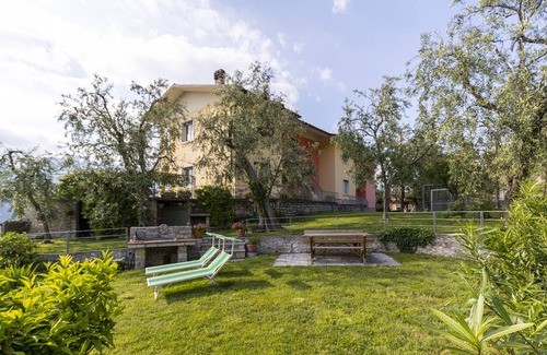 Campagnola Apartment | Enjoy Breathtaking Lake Views and Family-Friendly Amenities