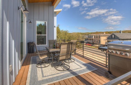 Point Venture House | Stunning Lake Home W/pool-beach-gym-boat Access