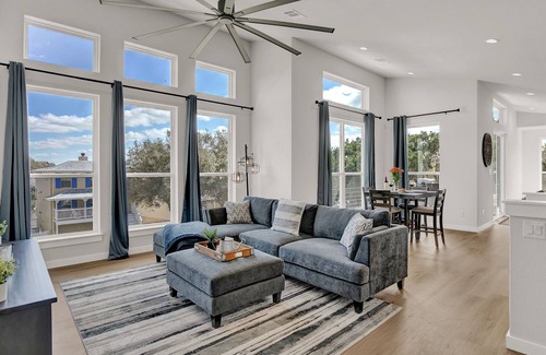 Point Venture House | Stunning Lake Home W/pool-beach-gym-boat Access
