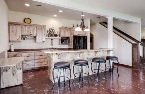 Lincoln House | Exceptional Lake Roosevelt Views Await at Our Lincoln Residence