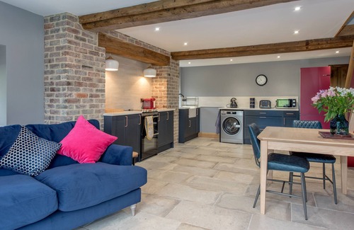 Horton House | Lake View Retreat: Guest Rated 10/10 with Kitchen Amenities