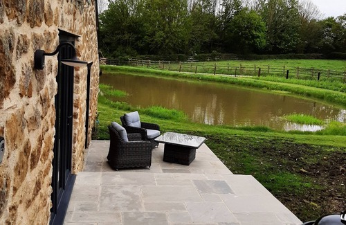 Horton House | Lake View Retreat: Guest Rated 10/10 with Kitchen Amenities
