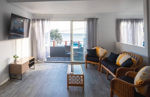 Central Coast Apartment | Inviting Lake Views with Kitchen & Oceanfront Access
