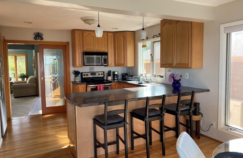 Hilton House | Lakefront Beach House with Spa and Ocean Views, 10/10 Rating