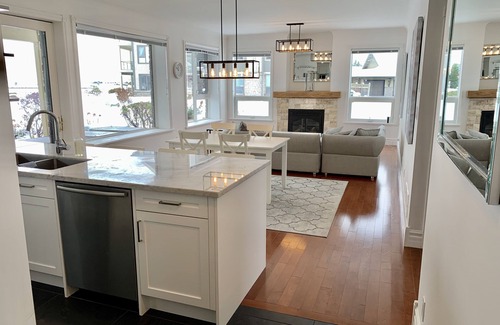 Collingwood Ski Chalet | Serene Lighthouse Point: Lakefront, Pet-Friendly Retreat