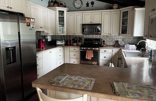 South Woodstock House | Scenic Lakefront Retreat with Ocean Views and Breakfast