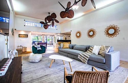 Ojus House | Beautiful Lakefront Pool House Near Aventura Mall