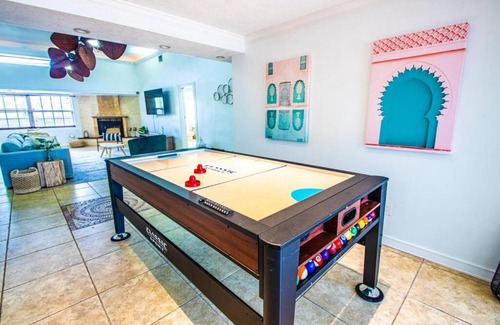Ojus House | Beautiful Lakefront Pool House Near Aventura Mall