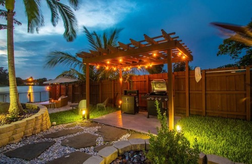 Ojus House | Beautiful Lakefront Pool House Near Aventura Mall