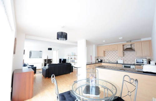 Chester Apartment | Elegant City Centre Apartment with Family-Friendly Amenities