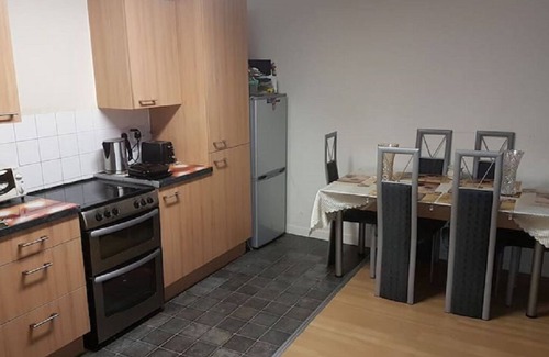 Canons Apartment | Modern 2-Bedroom Flat Near Canons Park for Your Getaway