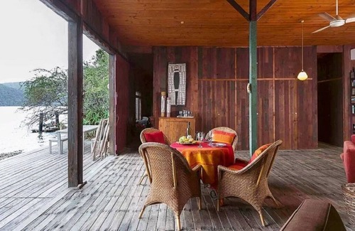 Bar Point Cottage | Spring Escape at Oxley Boatshed with Open Fire by River