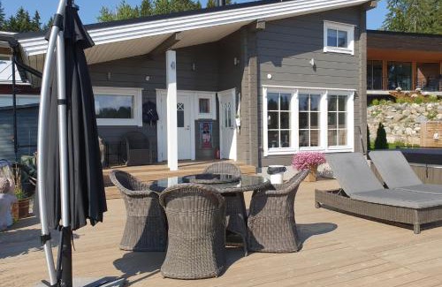 Kuopio House | Inviting Log Cabin Retreat on Kallavesi with Hot Tub