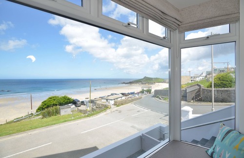 St Ives Apartment | Beachfront Lower Deck Apartment with Ocean View & Pool