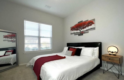 Park Hills Apartment | Stunning Lux Apt design w/pool & Cincinnati view