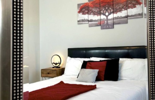 Park Hills Apartment | Stunning Lux Apt design w/pool & Cincinnati view