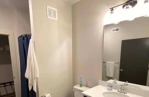 Downtown Apartment | Top-Rated 1 Bedroom Apartment in Downtown QC